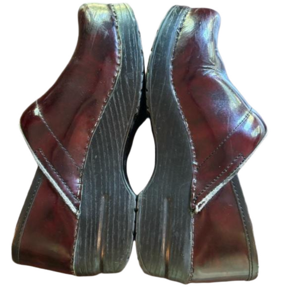Dansko Shoes - Red marble Dansko clogs